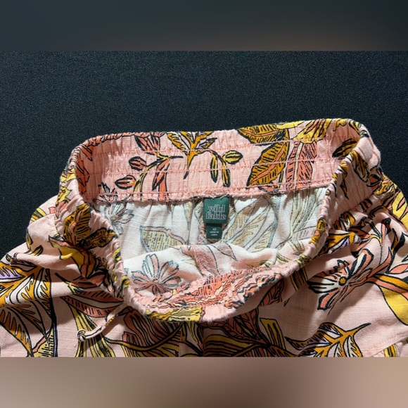 Cute floral shorts! - Picture 3 of 3